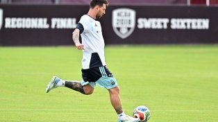 Lionel Messi entrena buscando llegar bien al Mundial.