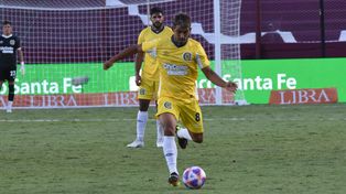 En cancha de Lanús, Toledo jugó su primer partido oficial en el canalla. Ingresó en el complemento.