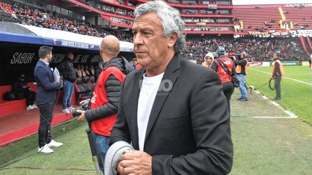 El técnico de Colón Néstor Gorosito dispondría de cuatro cambios para recibir a Rosario Central.