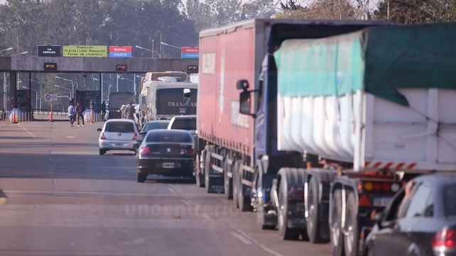 Tránsito asistido en el túnel y RN168 por los incendios y el humo