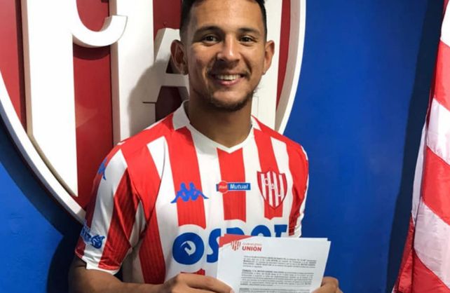 Unión rubricó el acuerdo con tres jóvenes de sus canteras.&nbsp;