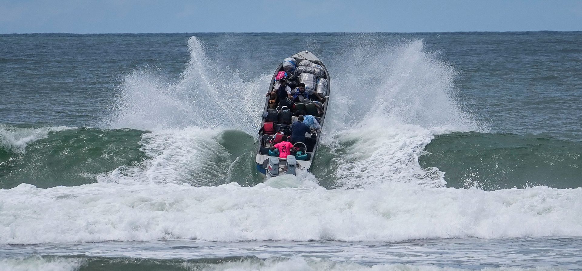 Migrantes venezolanos parten de Jaque, en la costa pacífica de Panamá, rumbo a Jurado, Colombia, de regreso a casa tras no poder ingresar a Estados Unidos, el viernes 19 de septiembre de 2025. (Foto AP/Matias Delacroix) Migrantes venezolanos parten de Jaque, en la costa pacífica de Panamá, rumbo a Jurado, Colombia, de regreso a casa tras no poder ingresar a Estados Unidos, el viernes 19 de septiembre de 2025. (Foto AP/Matias Delacroix)