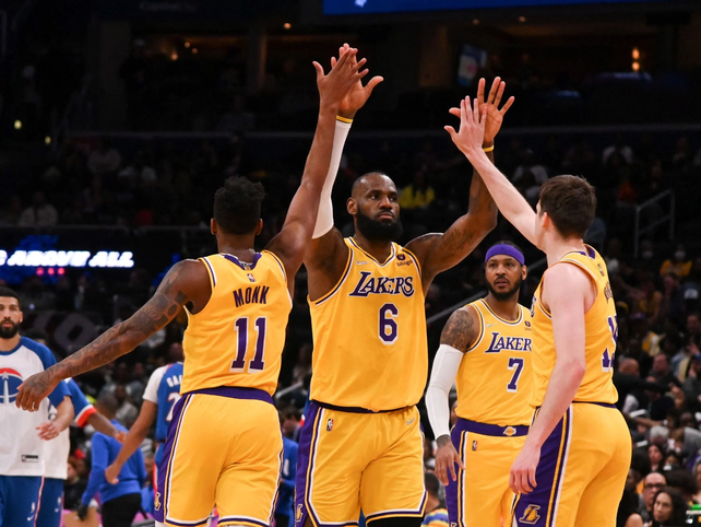 LeBron James quiebra otra marca en una jornada para el olvido de Los Lakers