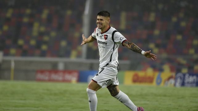 Franco García celebra su primer gol en Newell’s