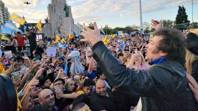 Reveladora encuesta: un sondeo identifica cuál es el sector de la sociedad que más apoya a Milei