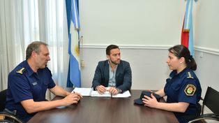 Restringirán el uso de armas a policías denunciados por violencia de género