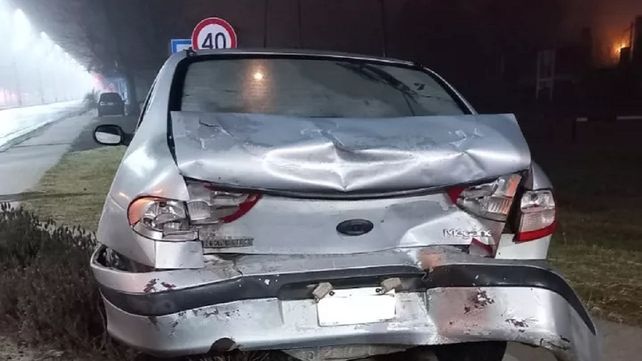 Un accidente en un semáforo dejó a una persona hospitalizada