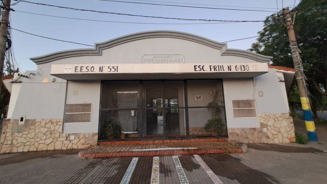 Rosario no para: atacaron a balazos una escuela y este lunes no habrá clases