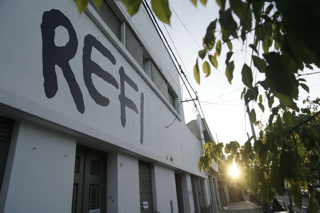 Refi Comunidad celebra este jueves 10 de octubre el primer año de su sede en el barrio de Refinería. Habrá feria de libros, muestra de fotos, bandas en vivo y DJ set. 