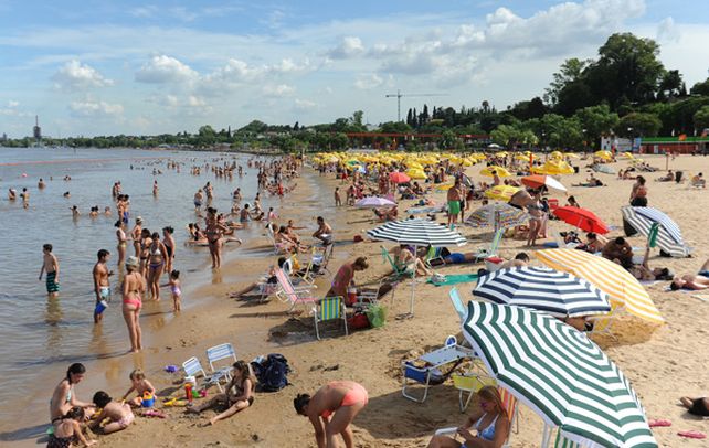 Menos sol. Vista del balneario La Florida el verano pasado. Habrá régimen mayor de lluvias y de días nublados.