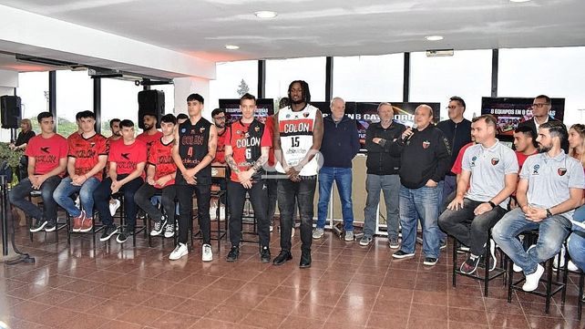 Colón viajará a Resistencia el lunes para jugar con Villa San Martín y el miércoles se medirá ante Sarmiento de la misma provincia.
