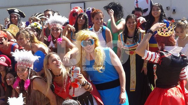 Los futuros médicos de la UNL hicieron la tradicional cruzada por las calles santafesinas
