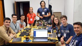 Estudiantes de la UNER y la UTN participan entre este viernes y sábado de una original carrera internacional