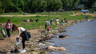 Más río, menos basura, diez años al servicio del Paraná y contra los descartables