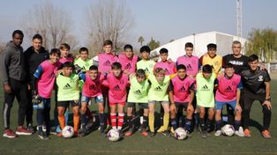 El plantel rosarino: Integrado por 18 futbolistas &nbsp;y un selecto cuerpo técnico ,viajarán mañana hacia la localidad de Bigand para disputar el certamen provincial. Los chicos buscarán el primer puesto en su zona para poder jugar la final en la capital de provincia. &nbsp;