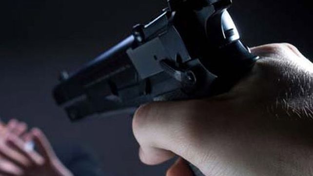 Detuvieron a un militar retirado por amenazar de muerte a su mujer con un arma