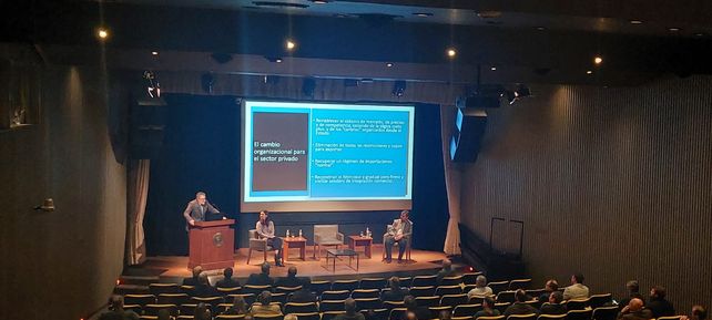 El equipo de Ieral Fundación Mediterránea mostró su plan económico en Rosario.