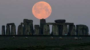 Así se vió la superluna rosa de abril alrededor del mundo