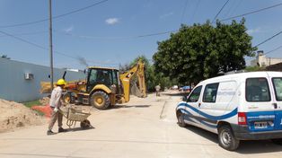 Aguas Santafesinas trabaja en la red cloacal de barrio Centenario