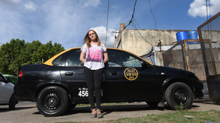 Mariana Velardez es jefa de hogar y lleva tiempo como chofer de taxi; ahora espera su propio vehículo para ponerse al mando de ese auto, con licencia propia.&nbsp;