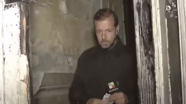 En vivo y micrófono en mano, un notero de América TV compró droga en un búnker porteño