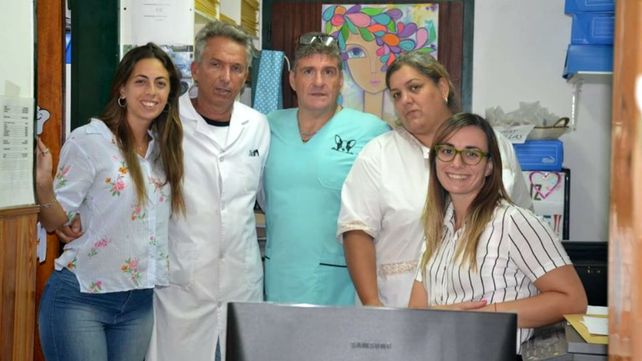 Marcelo Palou (en el centro) se contagi&oacute; al atender a una paciente con Covid-19.