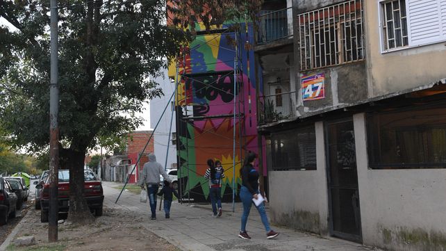 Los murales transforman un Fonavi en una galería urbana a cielo abierto