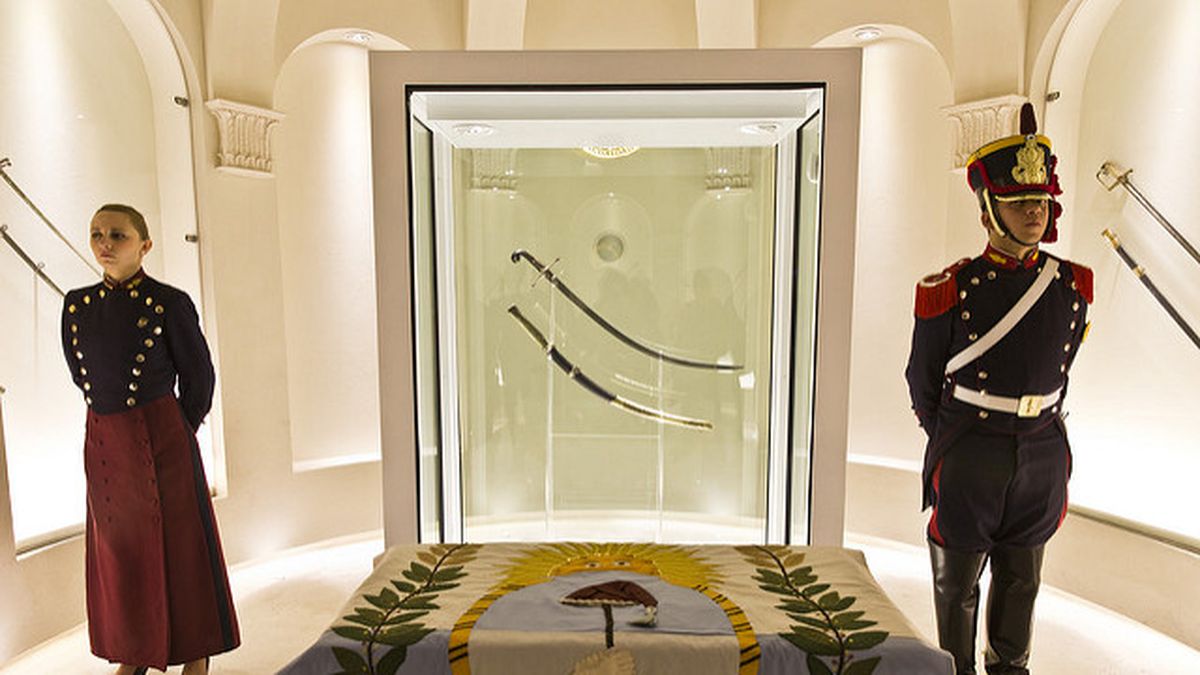 Polémico traslado del sable corvo de San Martín a San Lorenzo: Se debería usar una réplica thumbnail