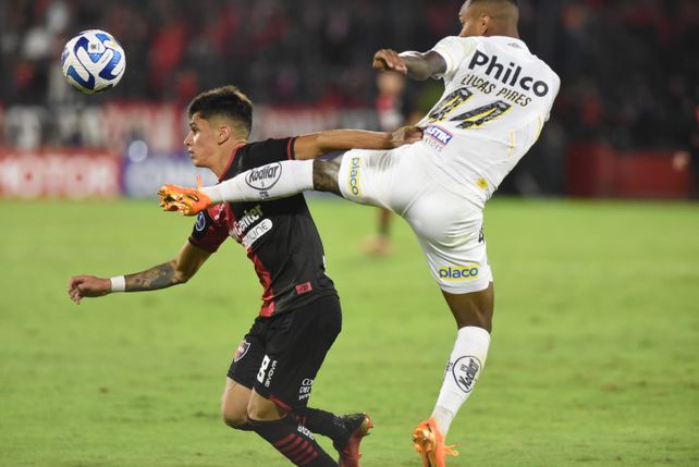 El pibe Aguirre volvió del Mundial y será una de las principales cartas en la ofensiva rojinegra.