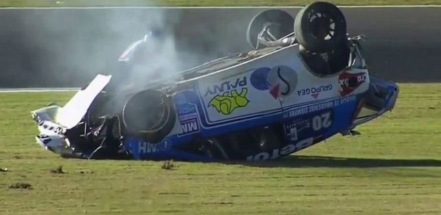 Espectacular vuelco en una carrera en Río Hondo