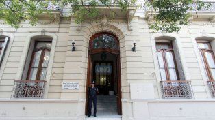 El juez federal Daniel Alonso, a cargo del Juzgado Federal Nº2 de Paraná, resolvió “hacer lugar a la demanda interpuesta por una jubilada que solicitó que Arca cese el cobro del Impuesto a las Ganancias y la devolución de los importes cobrados.