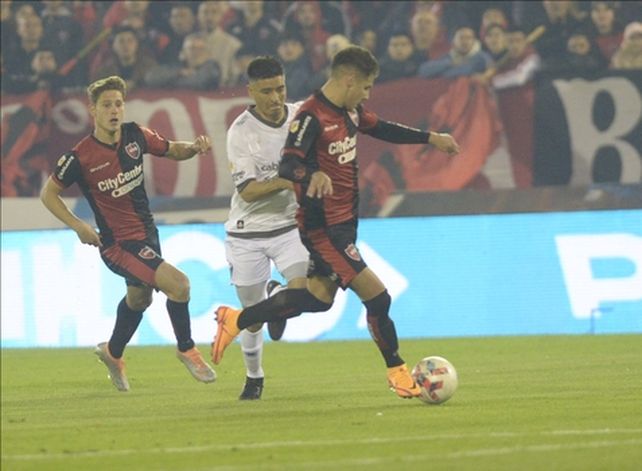 Un flojo Newells no pudo pasar del cero e igualó ante Colón en el Coloso