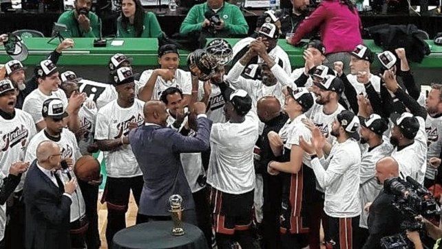 Miami superó en el séptimo juego como visitante a Boston para llegar a la final de la NBA. Miami superó en el séptimo juego como visitante a Boston para llegar a la final de la NBA.
