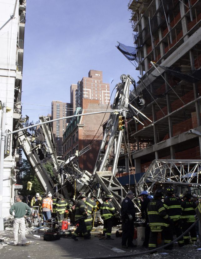 Nueva York: un muerto al desplomarse una gr&uacute;a sobre un edificio