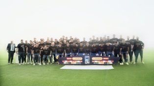El efusivo y colorido recibimiento de los hinchas de Central para el equipo campeón