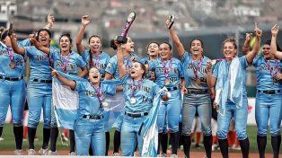 Las chicas de sóftbol vienen de ganar el Campeonato Sudamericano.