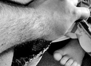 Restituyen dos hijos a un padre que fue denunciado por abuso sexual