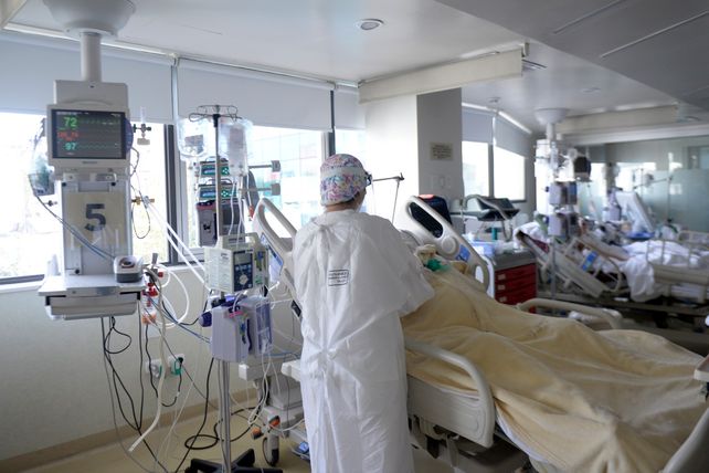 GRAVEDAD. Una unidad de terapia de un sanatorio privado rosarino con pacientes por coronavirus.