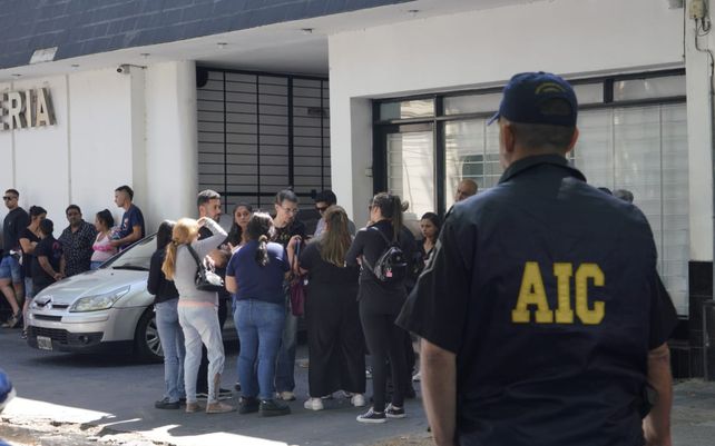 Dolor en el velorio de Joel Ruiz, el policía que murió tras ser baleado en un allanamiento