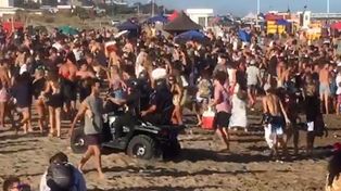Ante la multitud de jóvenes en las playas, recuerdan que el coronavirus también se transmite al aire libre