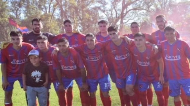 Atlético Elortondo gritó campeón ante el equipo de Nacho Scocco y los Pochettino