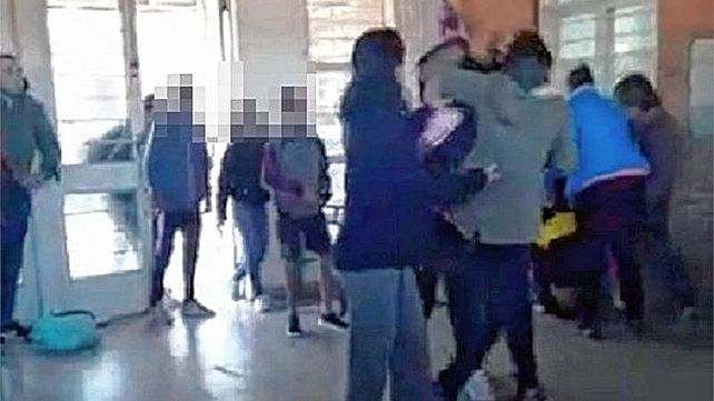 Las madres de las estudiantes se habrían peleado por una vieja rivalidad en el interior de la escuela de Concepción del Uruguay. Intervino la policía