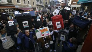 Los venecianos muestran su hartazgo por la invasión de turistas
