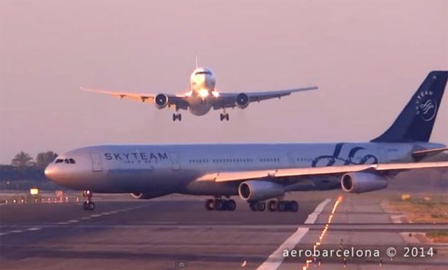 El hecho salió a la luz cuando el sitio Aerobarcelona difundió un video donde se ve claramente el incidente.