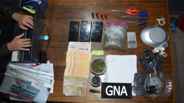 Seis personas quedaron detenidas a raíz de los allanamientos que llevó adelante Gendarmería en las localidades del sur provincial.