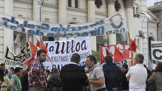 Por trabajo, producción y soberanía gremios y organizaciones sociales se manifestaron en Paraná