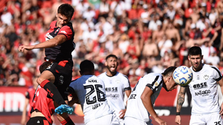 Newells quedó tirado otra vez en la vía, por culpa suya y del Ferroviario