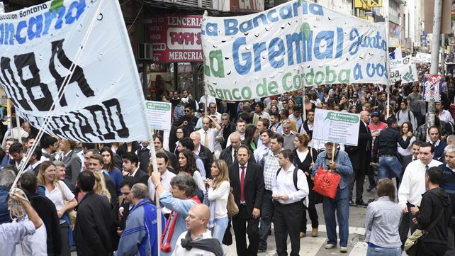La Bancaria reclamará la inmediata reapertura de las paritarias bancarias y convocó para mañana al plenario de secretarios generales.