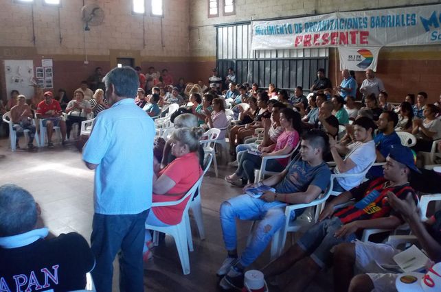 Encuentro. El miércoles pasado cerca de 250 personas debatieron y decidieron salir a apoyar las políticas nacionales.
