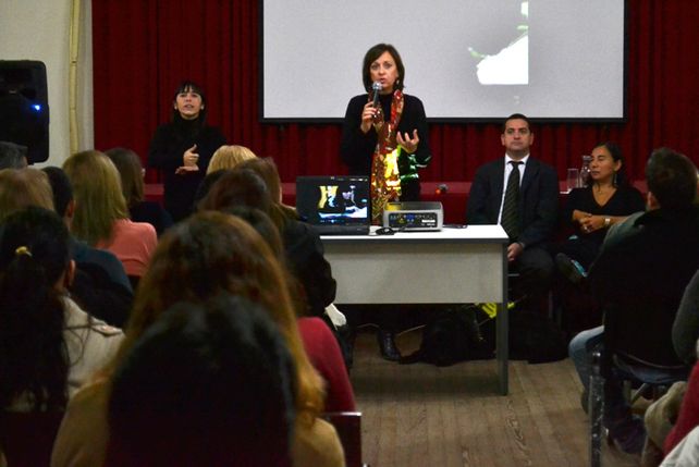 Los funcionarios provinciales durante la presentación